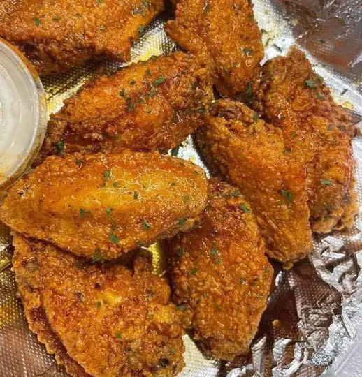 Crispy Fried Garlic Hot Wings